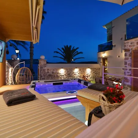 Villa Sea-Front Jacuzzi & Garden Luxury 