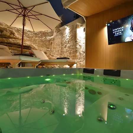 Villa Sea-Front Jacuzzi & Garden Luxury 